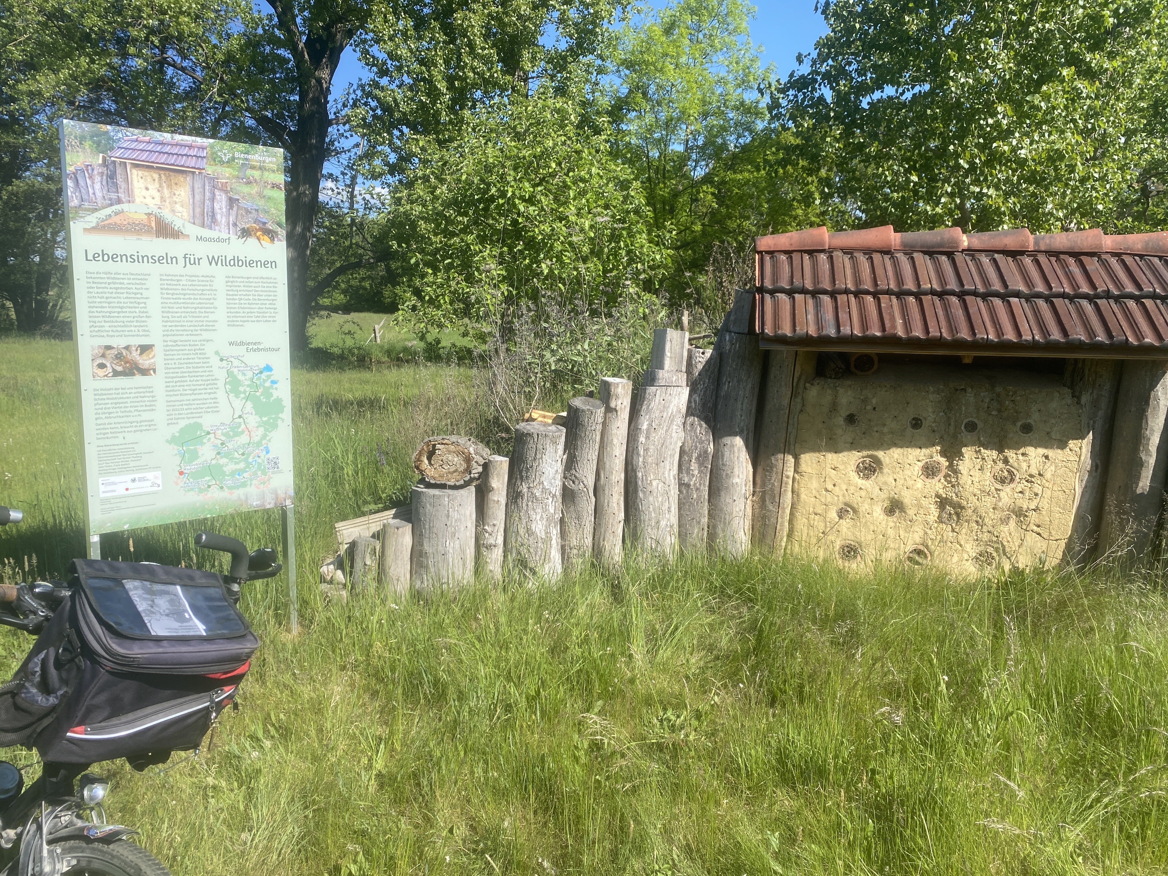 Eine Wildbienen-Burg